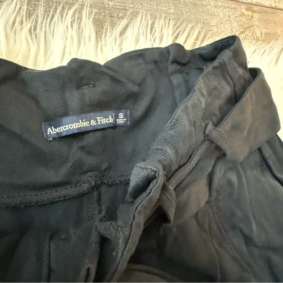 Abercrombie & Fitch High Waisted Button Up Belted Paper Bag Pants - Picture 8 of 9